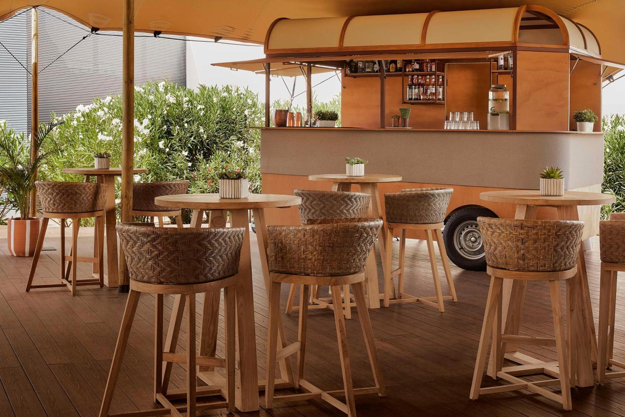 ぺスターナ ブルー アルヴォル オール インクルーシブ ビーチ&ゴルフ リゾート エクステリア 写真 The interior of a mobile bar