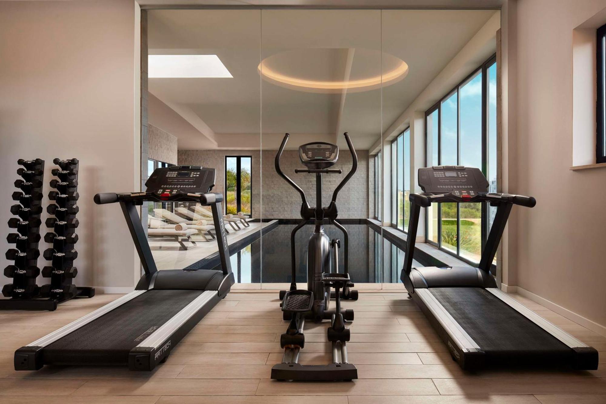 ぺスターナ ブルー アルヴォル オール インクルーシブ ビーチ&ゴルフ リゾート エクステリア 写真 The gym at The Ivy Collection