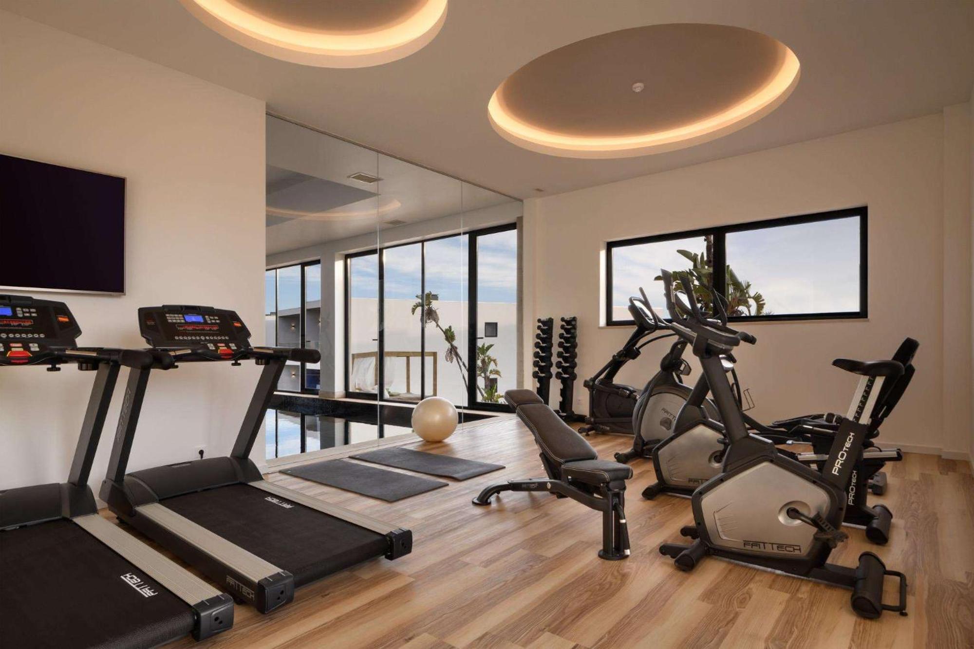 ぺスターナ ブルー アルヴォル オール インクルーシブ ビーチ&ゴルフ リゾート エクステリア 写真 The gym at the hotel